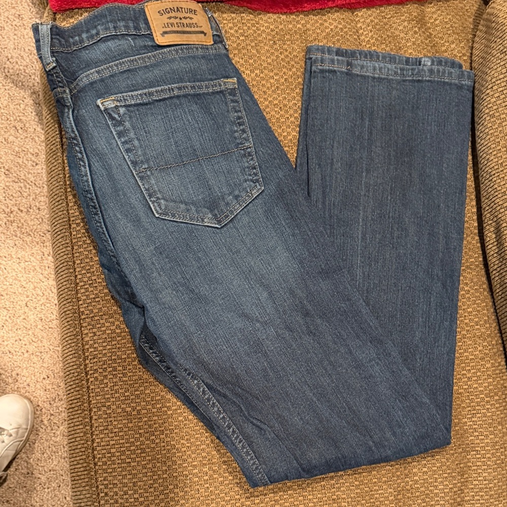 Signature Relaxed Fit Men's Jeans in Blue 34x 36
